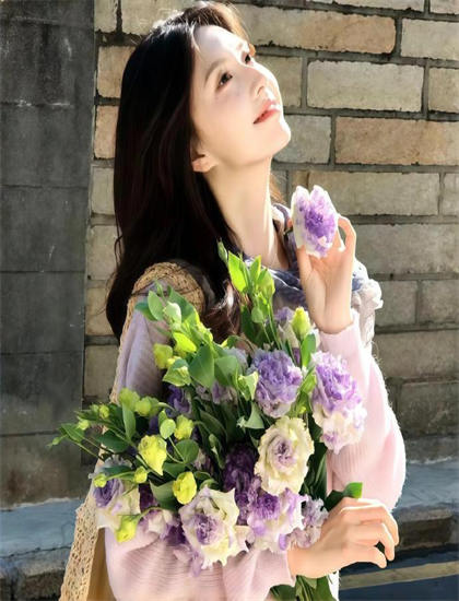 深度影评 艺术策展人审美评价いけないご奉仕蓝沢梨夏写真的市场表现与观众反馈